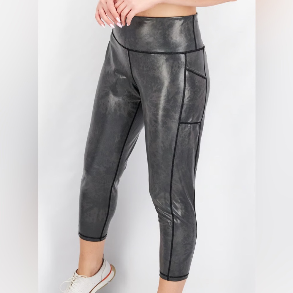 IDEOLOGY Sheen Leggings Side Pockets Size L Spiral Black 7/8 length NWT